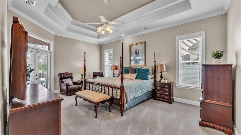 合同活跃: $889,900 (4 贝兹, 3 浴室, 3727 平方英尺)