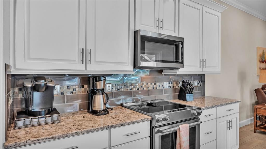 合同活跃: $889,900 (4 贝兹, 3 浴室, 3727 平方英尺)