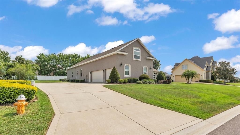 合同活跃: $889,900 (4 贝兹, 3 浴室, 3727 平方英尺)