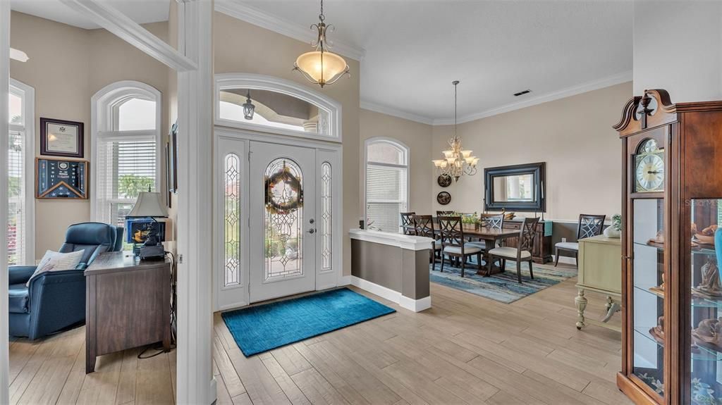 合同活跃: $889,900 (4 贝兹, 3 浴室, 3727 平方英尺)