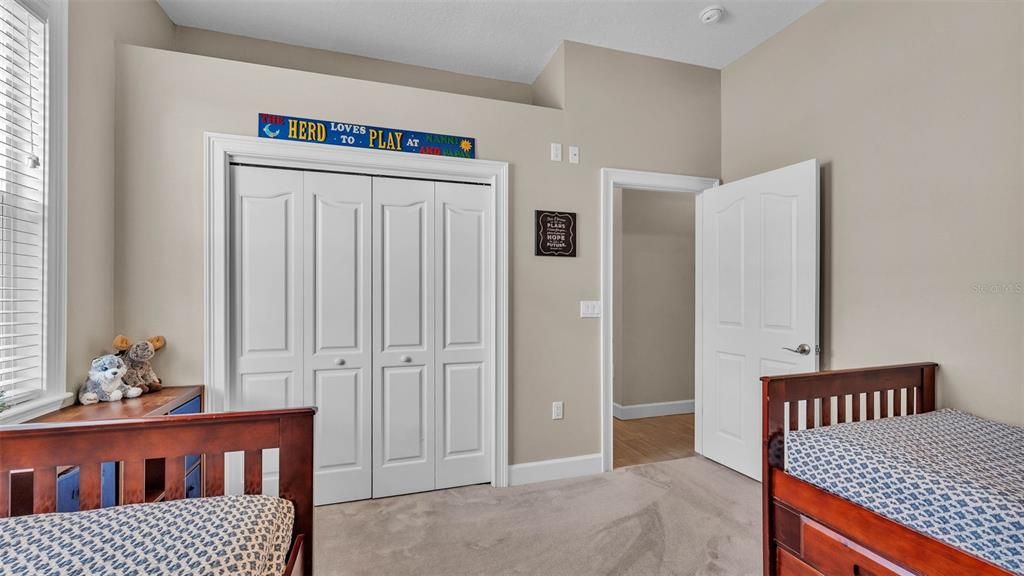 合同活跃: $889,900 (4 贝兹, 3 浴室, 3727 平方英尺)