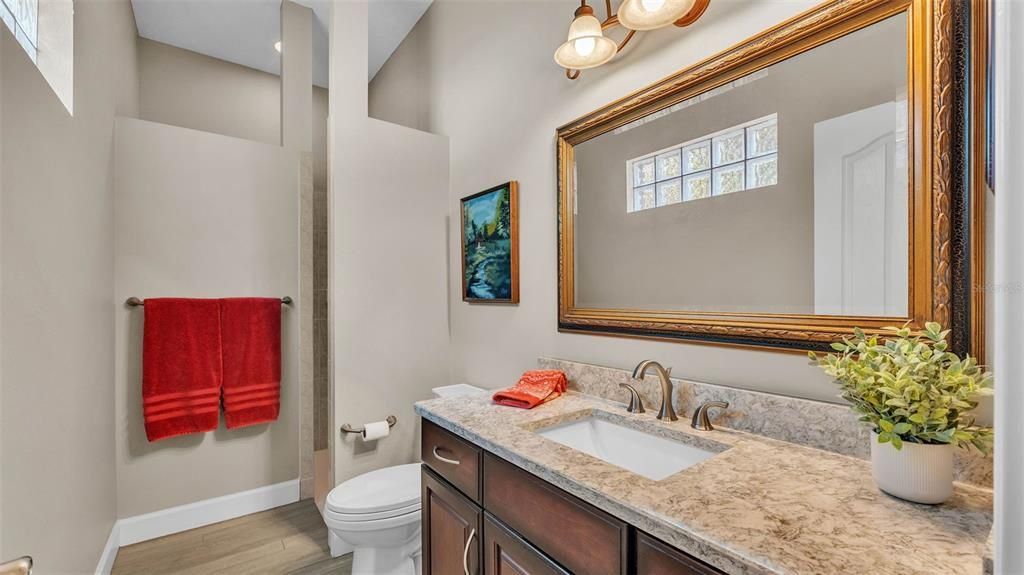 合同活跃: $889,900 (4 贝兹, 3 浴室, 3727 平方英尺)