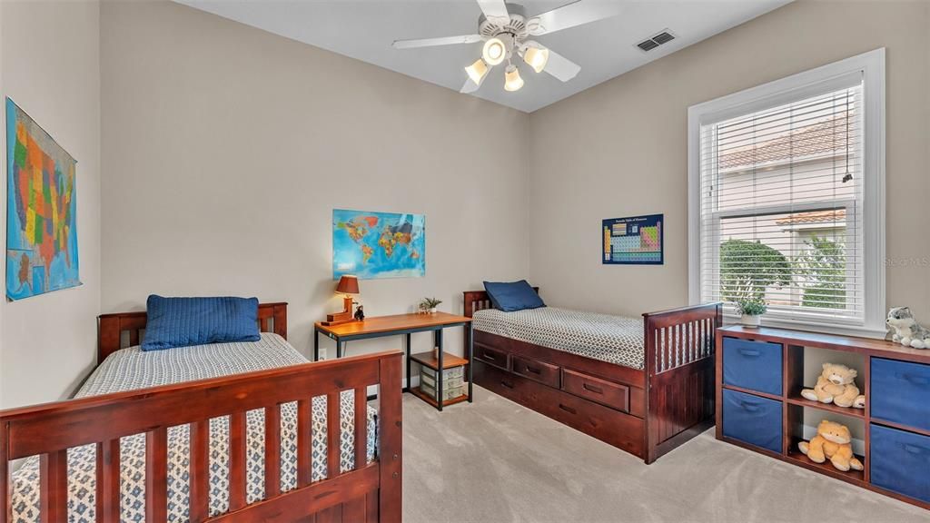 合同活跃: $889,900 (4 贝兹, 3 浴室, 3727 平方英尺)