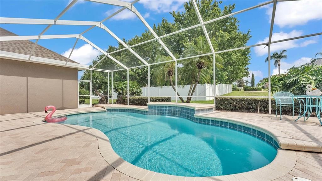 合同活跃: $889,900 (4 贝兹, 3 浴室, 3727 平方英尺)