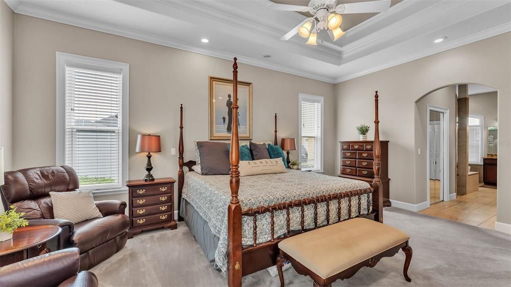 合同活跃: $889,900 (4 贝兹, 3 浴室, 3727 平方英尺)