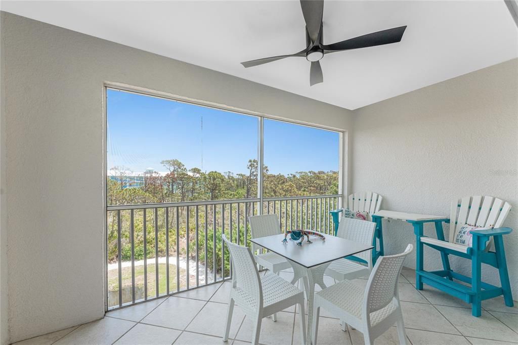 For Sale: $299,900 (2 beds, 2 baths, 1009 Square Feet)