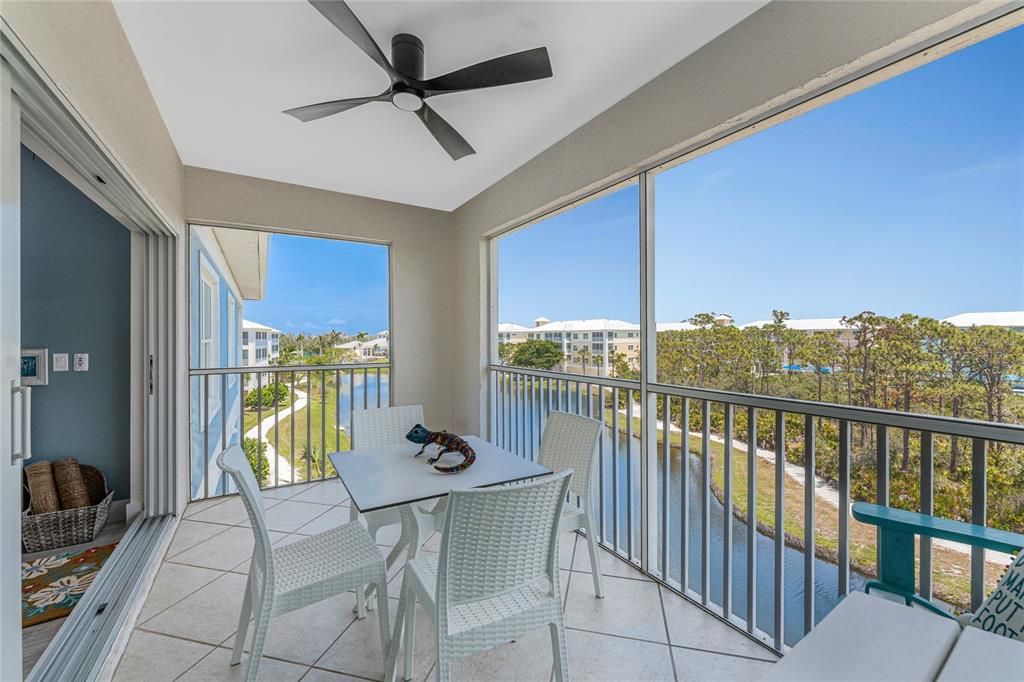 For Sale: $299,900 (2 beds, 2 baths, 1009 Square Feet)