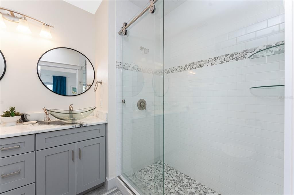 For Sale: $299,900 (2 beds, 2 baths, 1009 Square Feet)