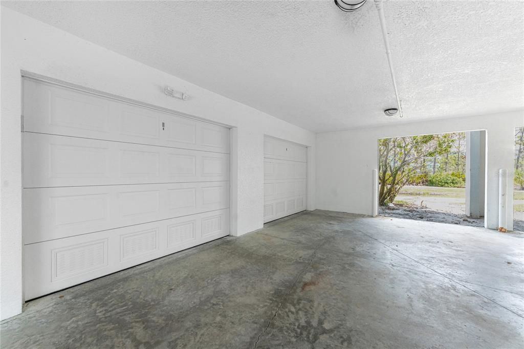 For Sale: $299,900 (2 beds, 2 baths, 1009 Square Feet)