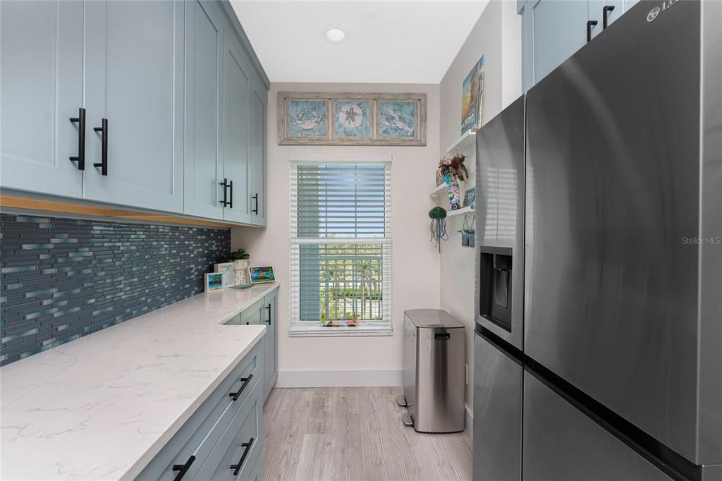 For Sale: $299,900 (2 beds, 2 baths, 1009 Square Feet)