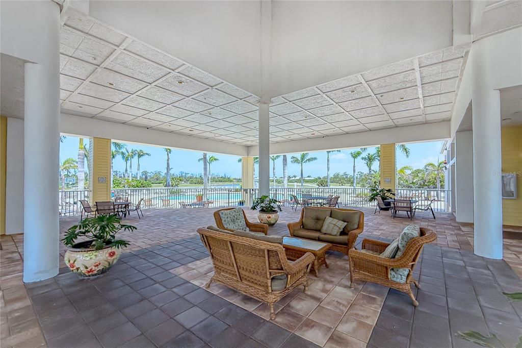 For Sale: $299,900 (2 beds, 2 baths, 1009 Square Feet)