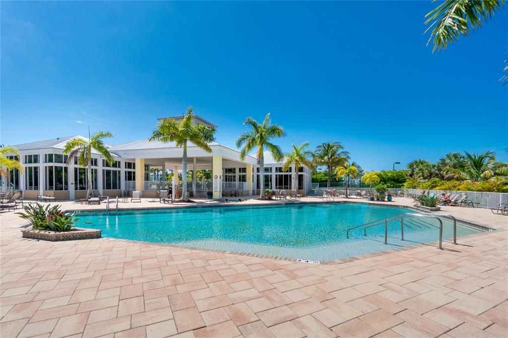 For Sale: $299,900 (2 beds, 2 baths, 1009 Square Feet)