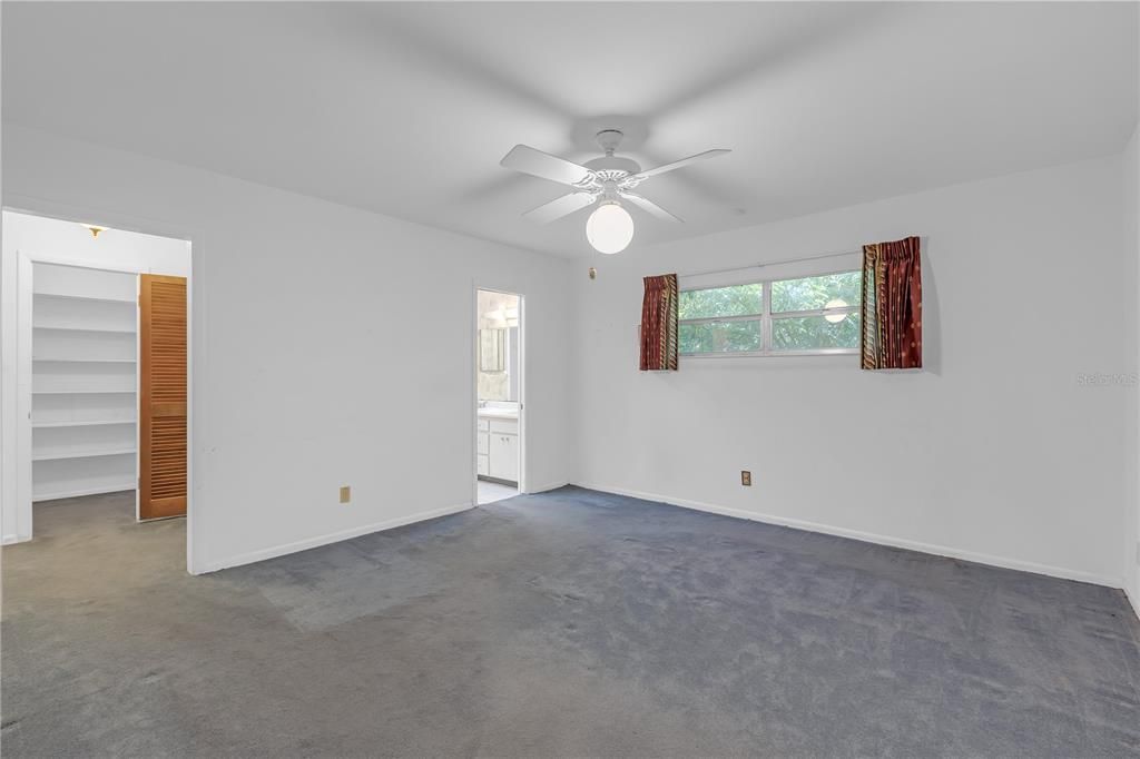 Active With Contract: $469,000 (4 beds, 2 baths, 2406 Square Feet)