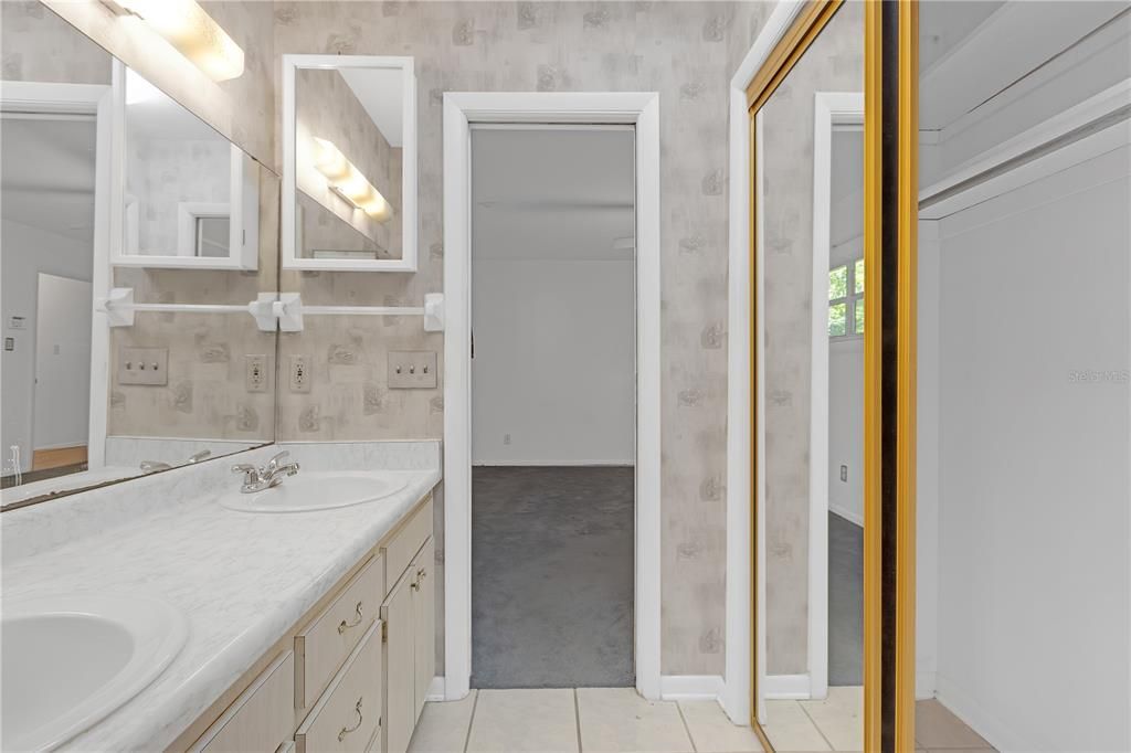 Active With Contract: $469,000 (4 beds, 2 baths, 2406 Square Feet)