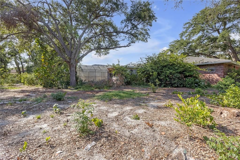 Active With Contract: $469,000 (4 beds, 2 baths, 2406 Square Feet)