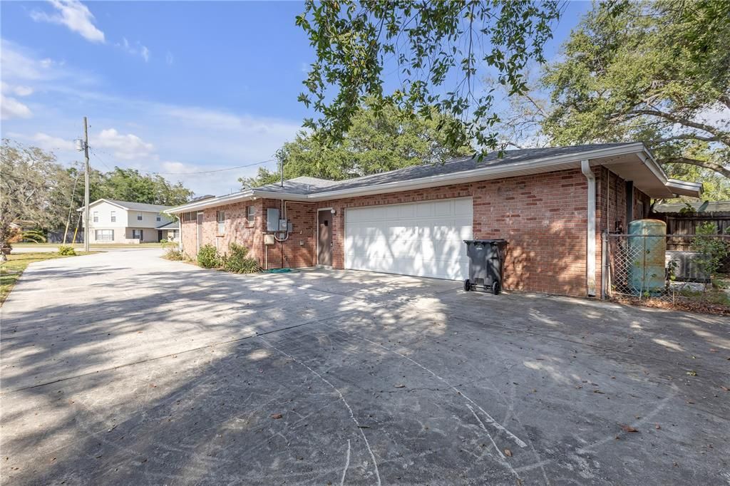 Active With Contract: $469,000 (4 beds, 2 baths, 2406 Square Feet)