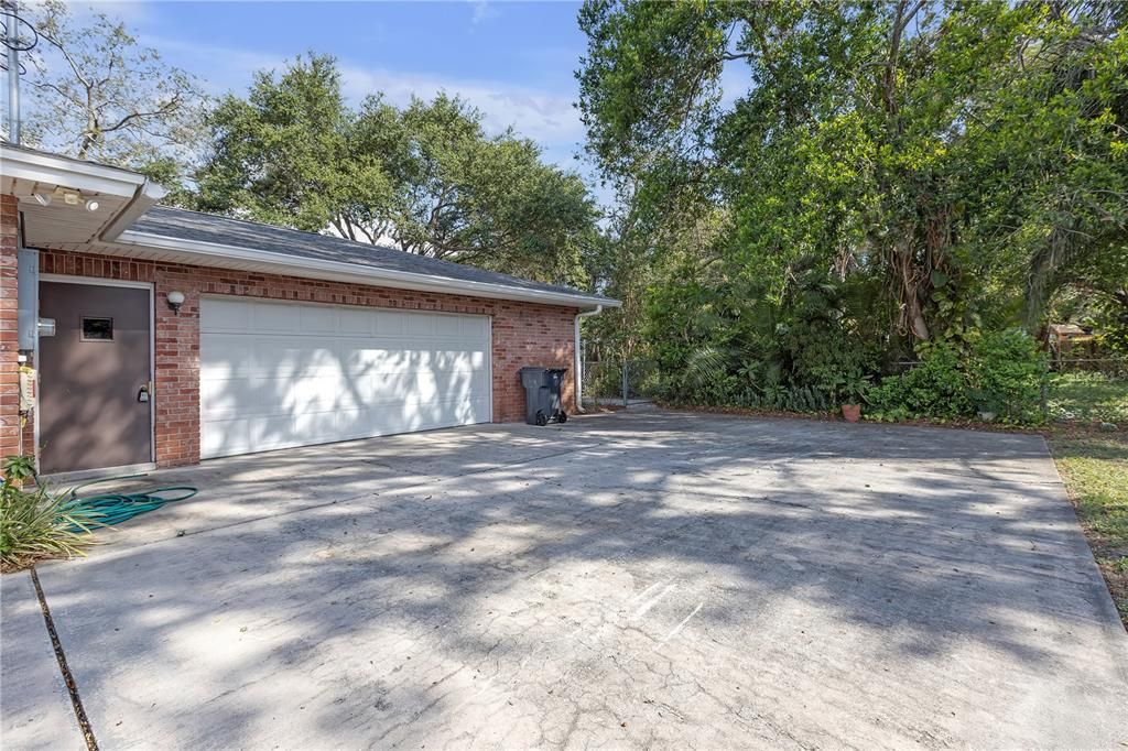 Active With Contract: $469,000 (4 beds, 2 baths, 2406 Square Feet)