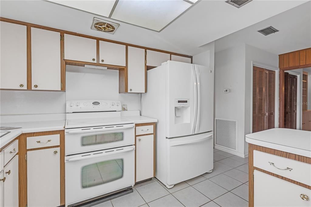 Active With Contract: $469,000 (4 beds, 2 baths, 2406 Square Feet)