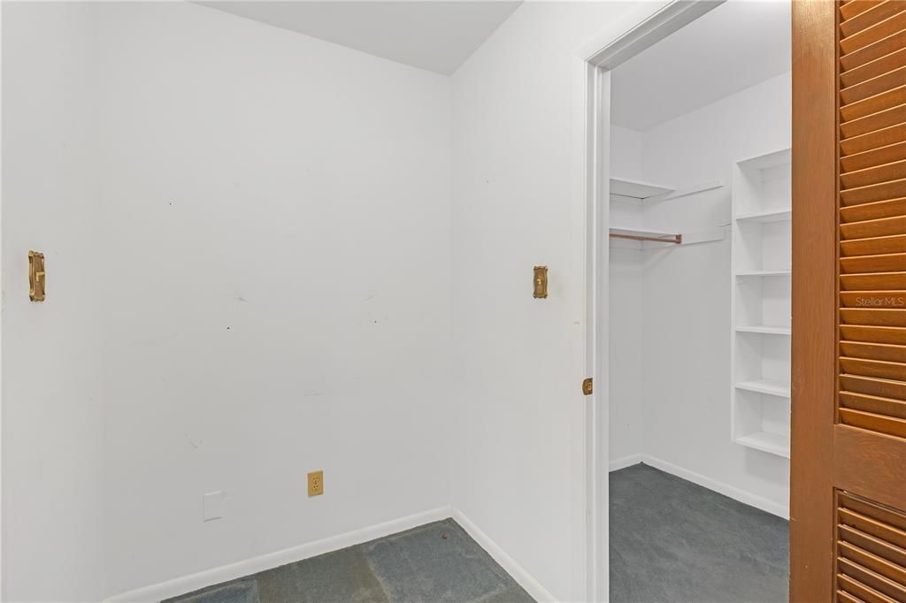 Active With Contract: $469,000 (4 beds, 2 baths, 2406 Square Feet)