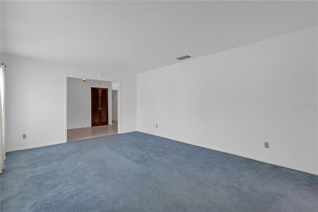 Active With Contract: $469,000 (4 beds, 2 baths, 2406 Square Feet)