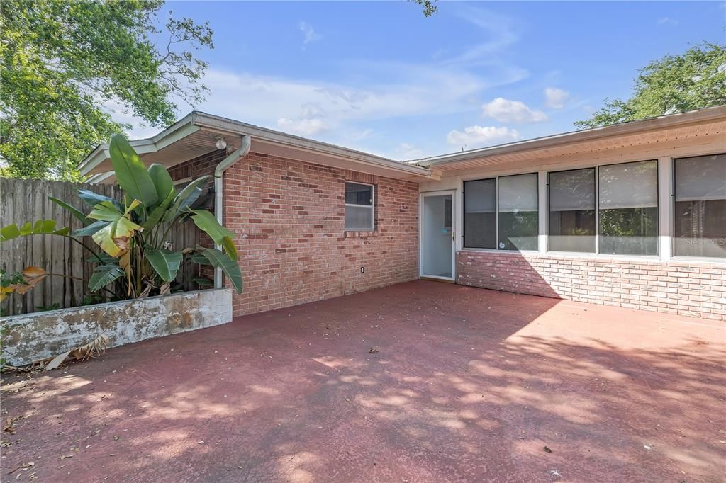 Active With Contract: $469,000 (4 beds, 2 baths, 2406 Square Feet)