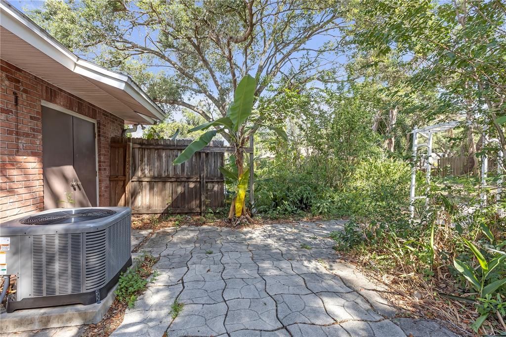 Active With Contract: $469,000 (4 beds, 2 baths, 2406 Square Feet)