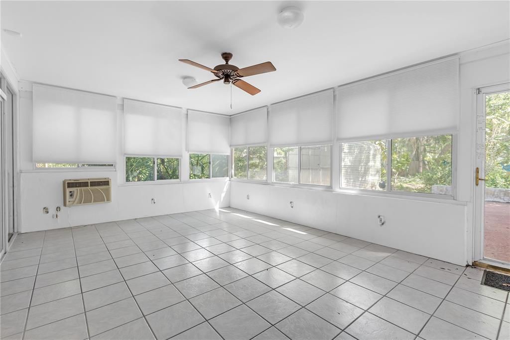 Active With Contract: $469,000 (4 beds, 2 baths, 2406 Square Feet)