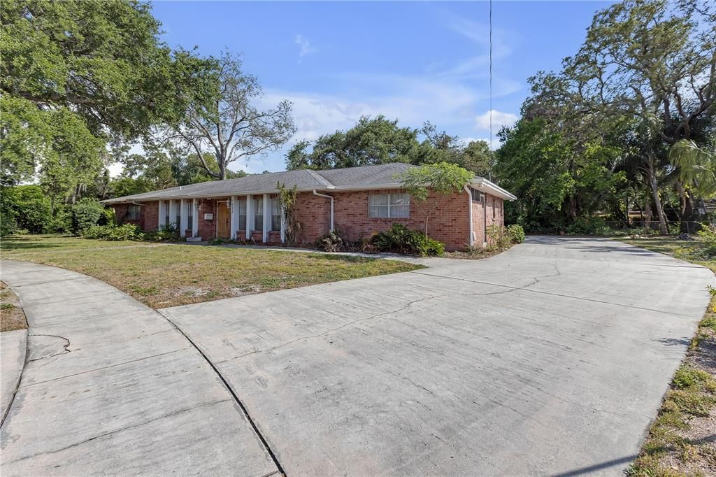 Active With Contract: $469,000 (4 beds, 2 baths, 2406 Square Feet)