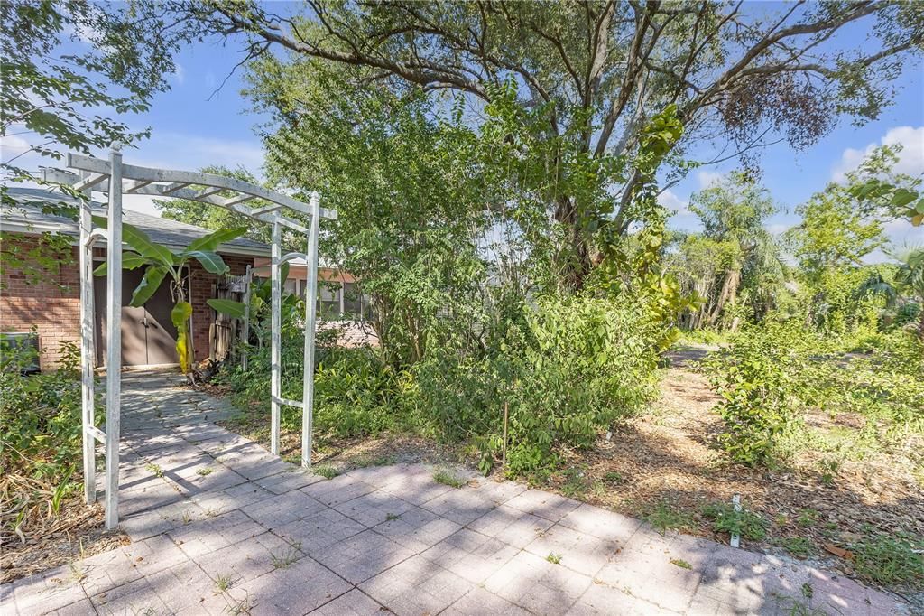 Active With Contract: $469,000 (4 beds, 2 baths, 2406 Square Feet)