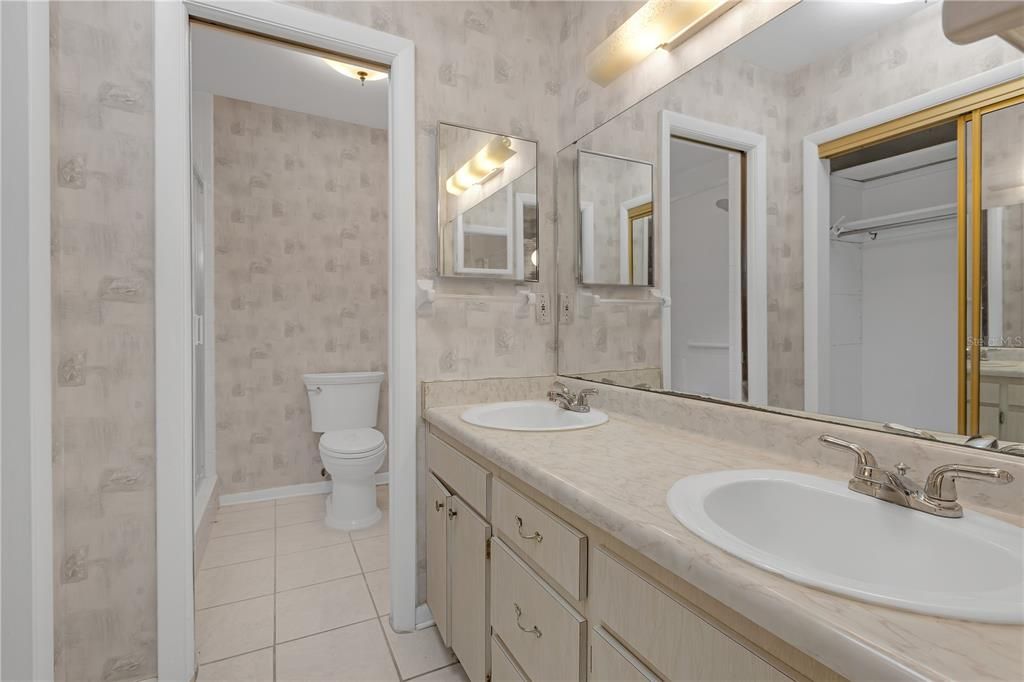 Active With Contract: $469,000 (4 beds, 2 baths, 2406 Square Feet)