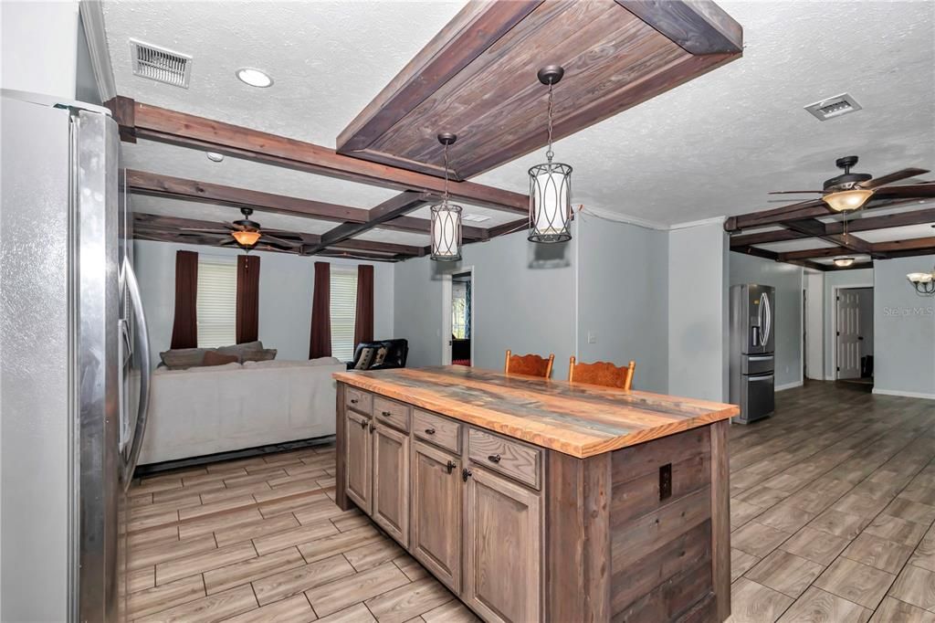 На продажу: $599,999 (4 спален, 3 ванн, 2400 Квадратных фут)