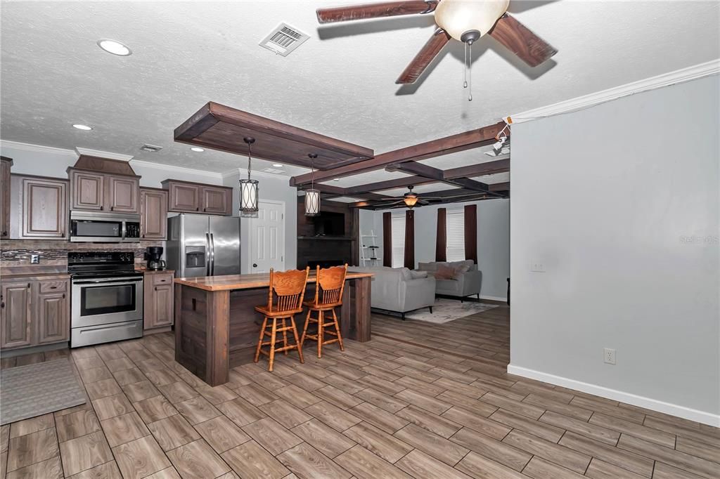 На продажу: $599,999 (4 спален, 3 ванн, 2400 Квадратных фут)