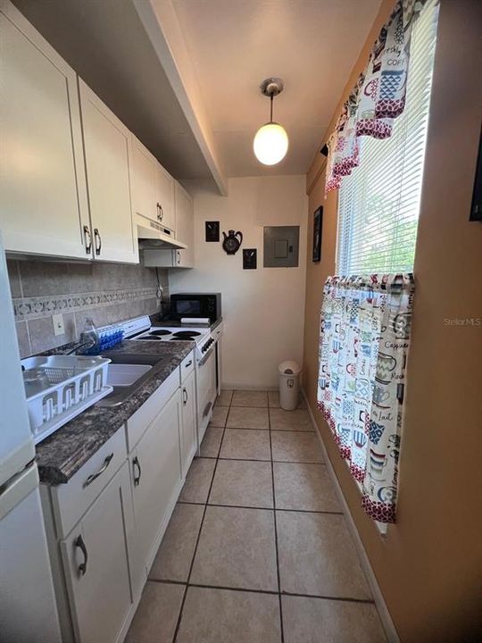 For Sale: $89,000 (1 beds, 1 baths, 648 Square Feet)