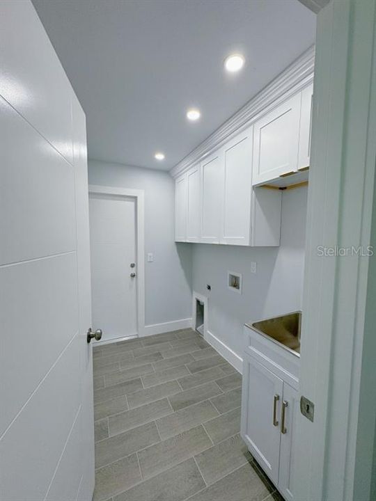 Под контрактом: $359,000 (3 спален, 2 ванн, 2323 Квадратных фут)