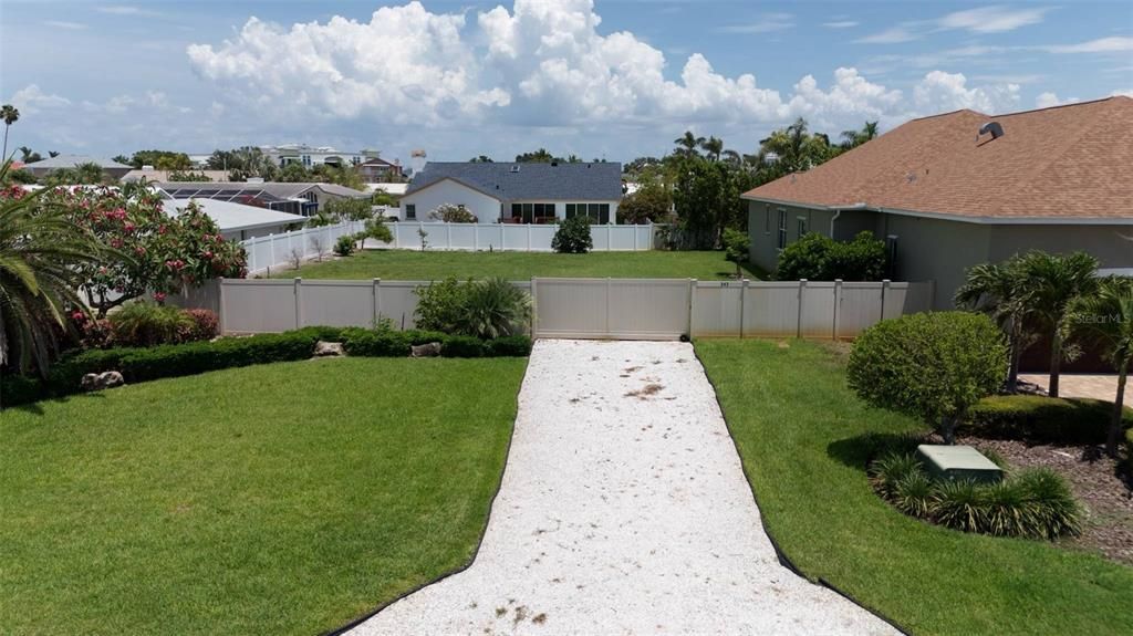 待售: $525,000 (0.24 acres)