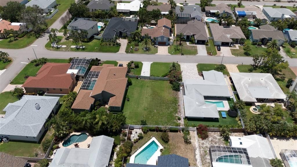 待售: $525,000 (0.24 acres)