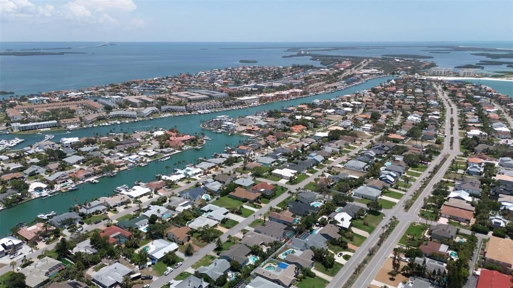 待售: $525,000 (0.24 acres)