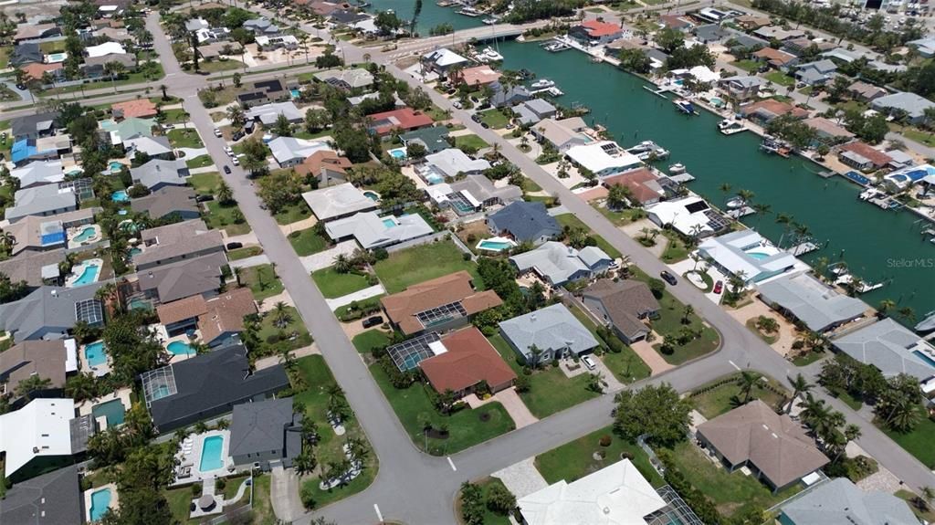 待售: $525,000 (0.24 acres)