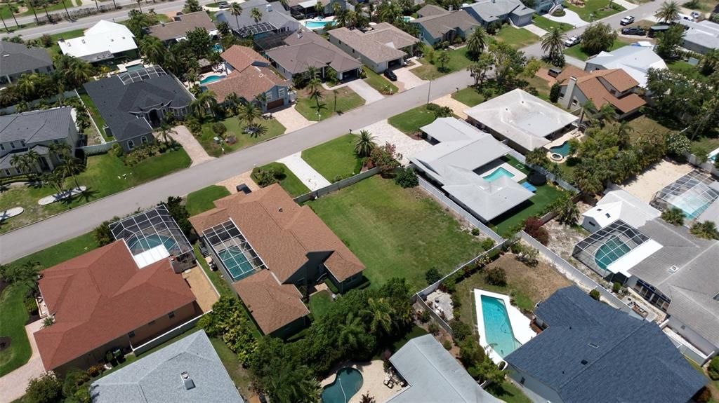 待售: $525,000 (0.24 acres)