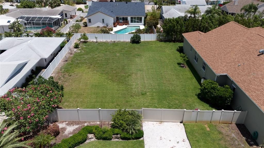 待售: $525,000 (0.24 acres)