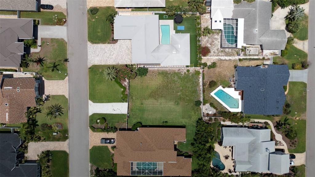 待售: $525,000 (0.24 acres)