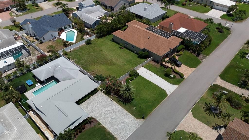 待售: $525,000 (0.24 acres)