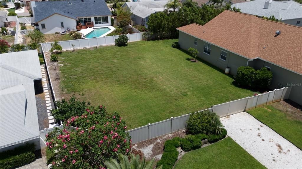 待售: $525,000 (0.24 acres)