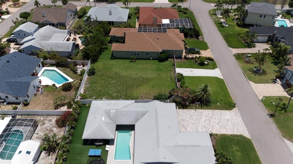 待售: $525,000 (0.24 acres)