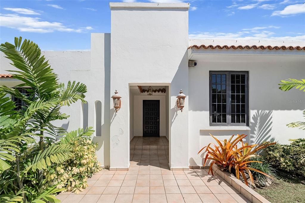 Vendido Recientemente: $1,250,000 (3 camas, 3 baños, 2455 Pies cuadrados)