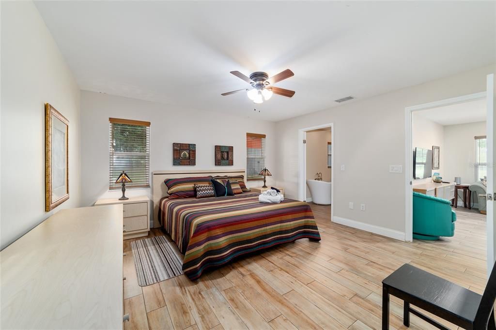 待售: $948,900 (6 贝兹, 4 浴室, 3200 平方英尺)