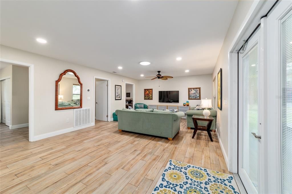 待售: $948,900 (6 贝兹, 4 浴室, 3200 平方英尺)