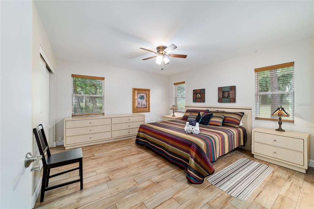 待售: $948,900 (6 贝兹, 4 浴室, 3200 平方英尺)