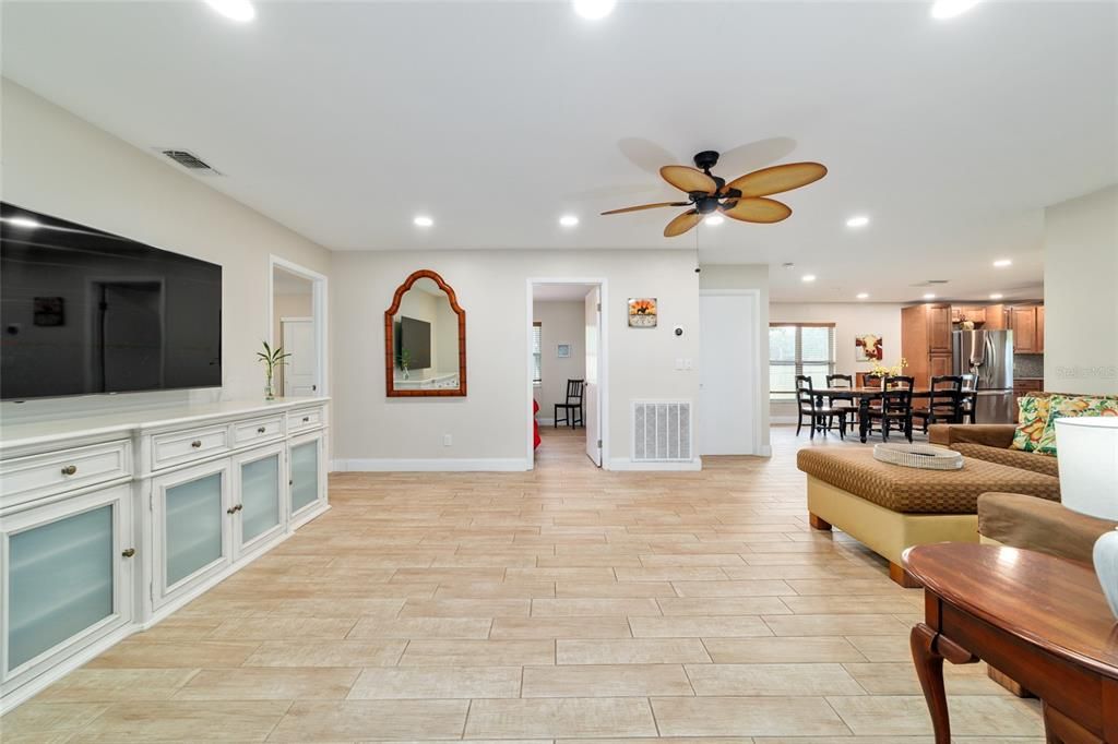 待售: $948,900 (6 贝兹, 4 浴室, 3200 平方英尺)