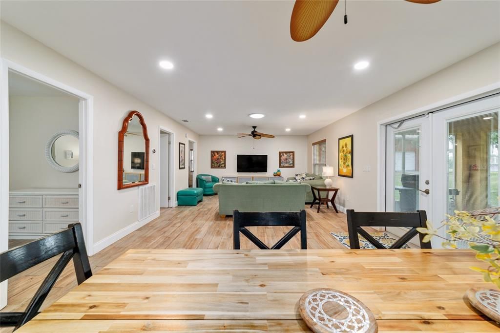 待售: $948,900 (6 贝兹, 4 浴室, 3200 平方英尺)